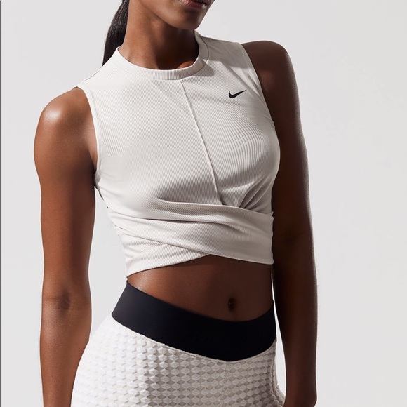 nike crop gym top